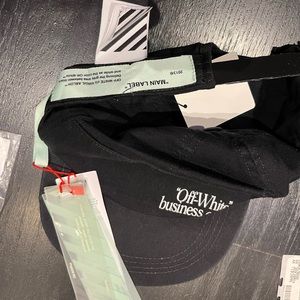 New! nwt! Off white business casual baseball hat. One size adjustable black hat